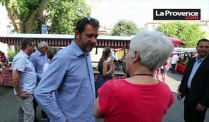 Forcalquier : bain de foule pour Christophe Castaner sur le marché