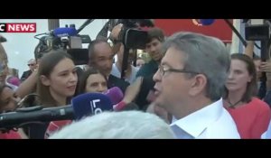 Jean-Luc Mélenchon recadre en direct des journalistes à la sortie de l'Assemblée nationale (vidéo)