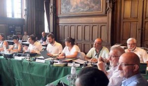 PS et Cdh a la même table au conseil communal de Mons.Vidéo 2 Eric Ghislain