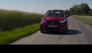 smart fortwo cabrio electric drive berry red Driving in the country | AutoMotoTV