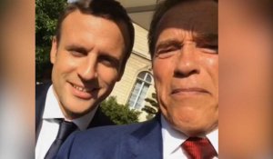 Les images de l'arrivée de Schwarzenegger, reçu par Macron à l'Elysée