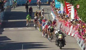 Tour de France : une chute dans le dernier kilomètre provoque un carambolage !