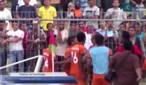 Un joueur indonésien décède après le tacle abominable d'un gardien adverse