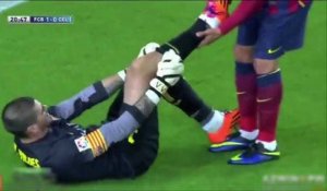 Le gardien du Barça  se blesse au genou droit