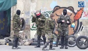 Ukraine: Sur la place Maïdan, les troupes d'auto-défense continuent de s'entraîner