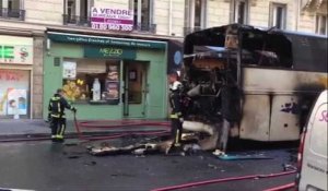 Un bus prend feu en plein centre de Paris