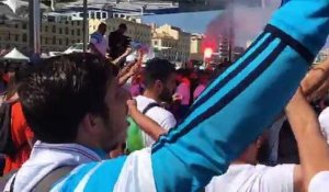 OM-Atlético  : chants Olympiens avant le verre de l'amitié sous l'ombrière du Vieux-Port