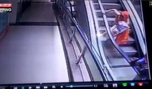 Inde : Un bébé meurt en chutant d'un escalator à cause d'un selfie de sa mère, la vidéo choc