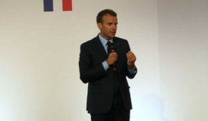 Banlieues: Macron ironise et annonce une série de mesures