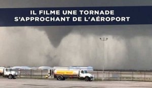 Il filme une tornade s'approchant de l'aéroport de Tulsa