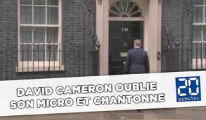 David Cameron oublie son micro et chantonne après l'annonce de sa démission