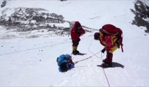 Alpinistes de l'Everest cherchent Sherpas aguerris