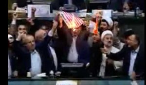 En Iran, des députés brûlent un drapeau américain en plein Parlement
