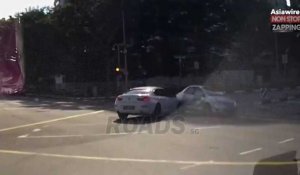 Singapour : Une "voiture fantôme" provoque un mystérieux accident (vidéo) 