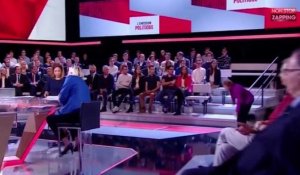 L'émission politique : Laurence Parisot trébuche en entrant sur le plateau ! (vidéo) 