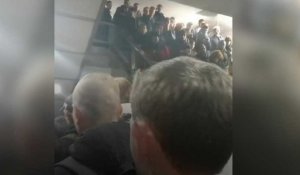 Le RER A bloqué à Paris, pagaille et exaspération sur les itinéraires bis