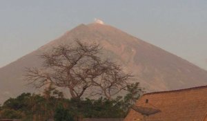 Un volcan de Bali gronde, plus de 75.000 personnes évacuées