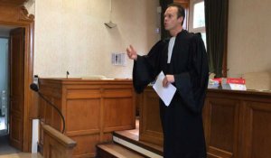 Le bâtonnier du tribunal Coutances - Avranches Laurent Marin prend la parole à Avranches
