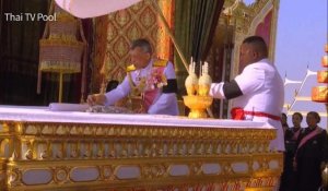 Thaïlande: les ossements du roi placés dans des urnes funéraires