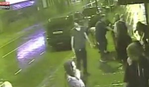 Liverpool : Une bagarre entre plusieurs femmes éclate à la sortie d'un bar (vidéo)