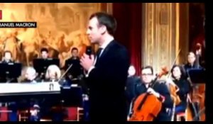 Emmanuel Macron lit Pierre et le Loup à l'Elysée (vidéo)