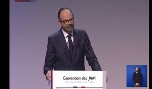 Édouard Philippe enchaîne les blagues aux "Jeunes avec Macron" 