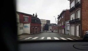 Seraing : un car scolaire percute une façade rue de la Colline