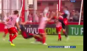 L'horrible tacle en plein visage d'un footballeur argentin (vidéo)