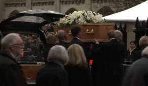 Cambridge: le cercueil de Stephen Hawking quitte l'église