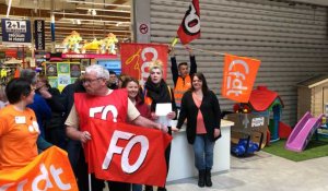 Grève au Carrefour La Madeleine