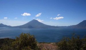 Au Guatemala, le lac du "Petit prince" étouffe sous la pollution