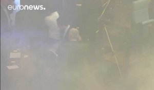 Des gaz lacrymogènes au parlement kosovar