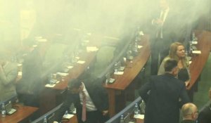 Kosovo: jet de gaz lacrymogène au parlement