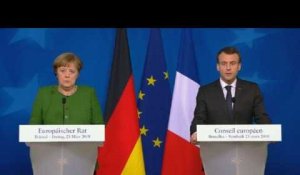 Commerce: si attaquée, l'UE réagira "sans faiblesse" (Macron)