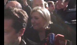 Marine Le Pen tacle Emmanuel Macron et les médias (vidéo)