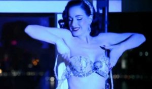 Dita Von Teese a 46 ans : ses shows les plus sexy (Vidéo)