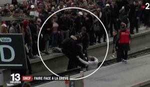 Une femme tombe sur les voies à la Gare de Lyon - ZAPPING ACTU DU 03/04/2018