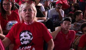 Des Brésiliens manifestent en soutien au candidat Lula