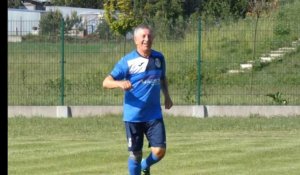 Pologne : un joueur de foot de 71 ans marque un but (vidéo)