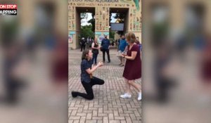 Etats-Unis : Elle demande sa copine en mariage, en même temps qu'elle (Vidéo)