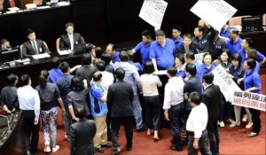 Bagarre au parlement taïwanais