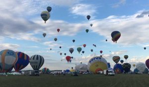 2 minutes de décollages de centaines de montgolfières