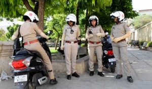 En Inde, des policières patrouillent à moto pour protéger les femmes