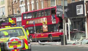 A Londres, un bus à impériale s'encastre dans un magasin : 10 blessés