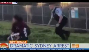 Australie : Une femme armée d'un couteau menace d'égorger un enfant (vidéo)