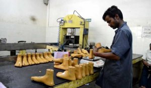 Des prothèses gratuites "made in India" pour les amputés indiens