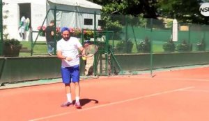 Cyril Hanouna - Roland-Garros : revivez le match de Baba (EXCLU VIDÉO)