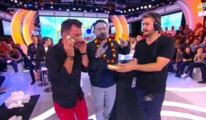 Cyril Hanouna - TPMP : Mickaël Youn chante avec des électrodes sur le visage