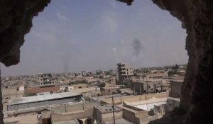 Raqa secouée par des frappes, avancée des forces anti-EI