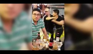 Vietnam : un touriste provoque un vigile et se fait mettre KO (vidéo)